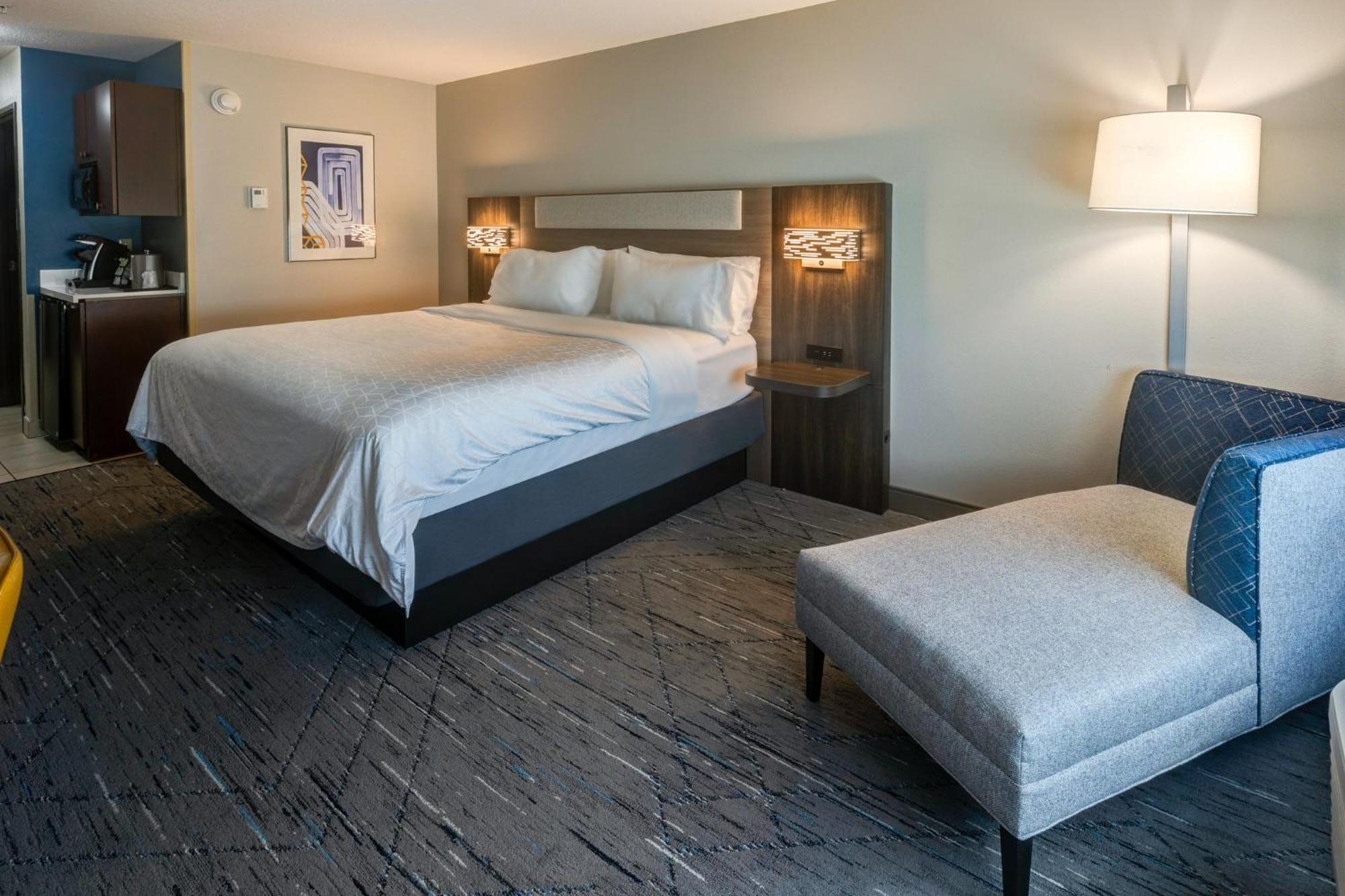 Holiday Inn Express Hotel & Suites Salina By Ihg Esterno foto